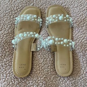 Super cute sandals!! Have only been worn once for a wedding.